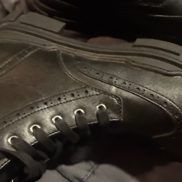 DKNY Men's Perforated Rubber Lug Sole Wingtip Boots - Picture 15 of 16